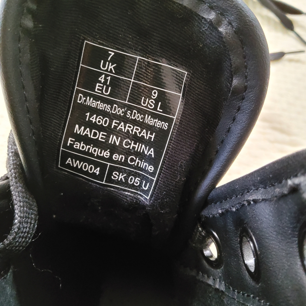 Dr. Martens 1460 Farrah Black Glitter 8-Eye Lace-Up Boot Size 9 - Picture 8 of 10